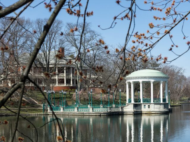 Roger Williams Park in Providence, RI: A Cultural Landmark